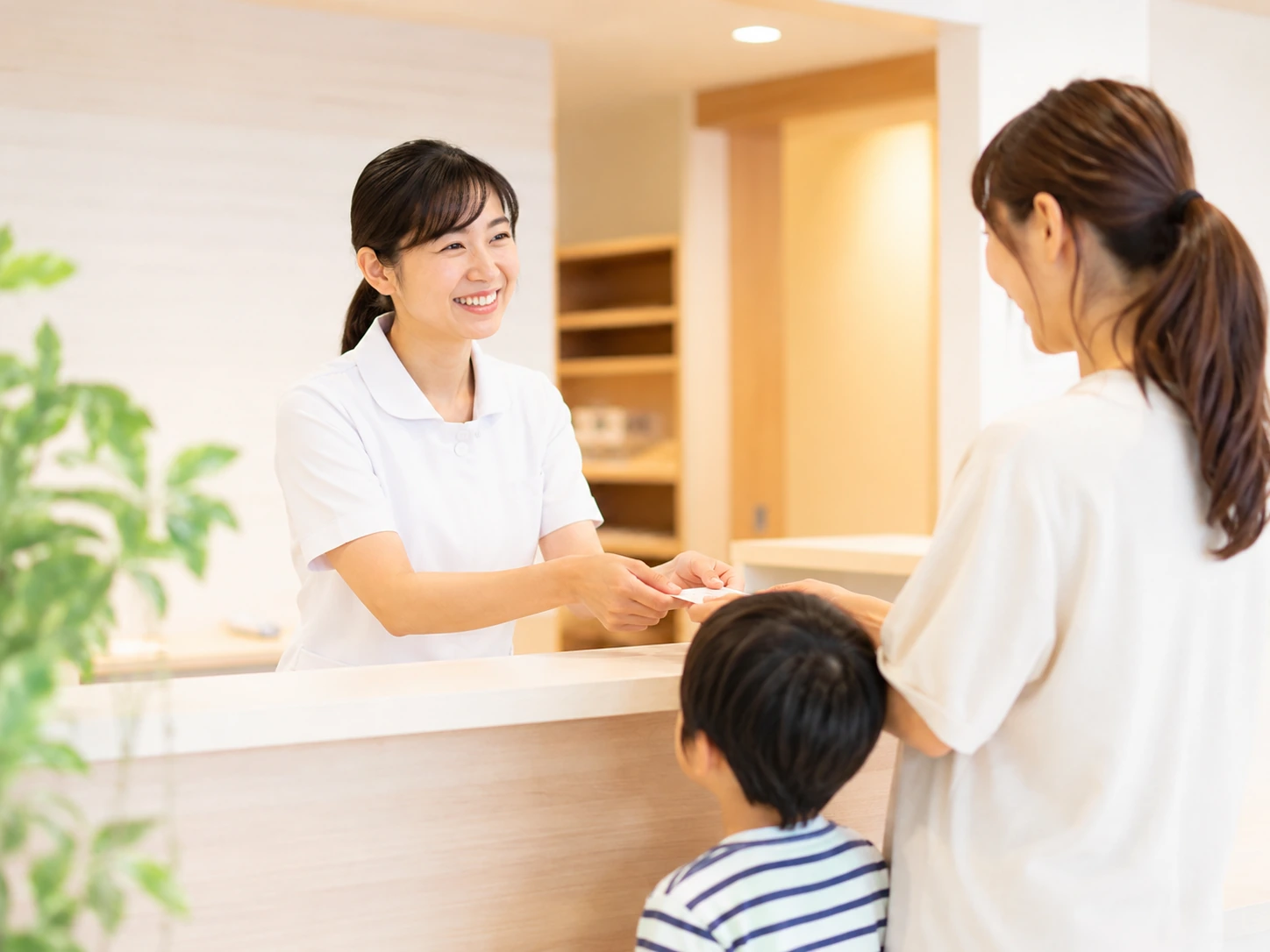 歯科医院受付での親子対応